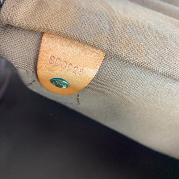 Louis Vuitton Speedy 30 Handle Bag - Picture 10 of 16